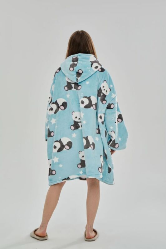 Oversized Winter Hoodie Blanket