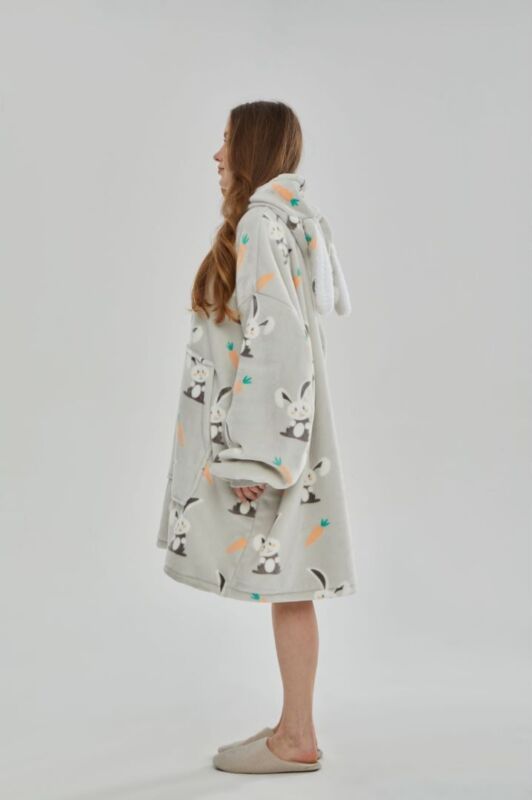Oversized Winter Hoodie Blanket
